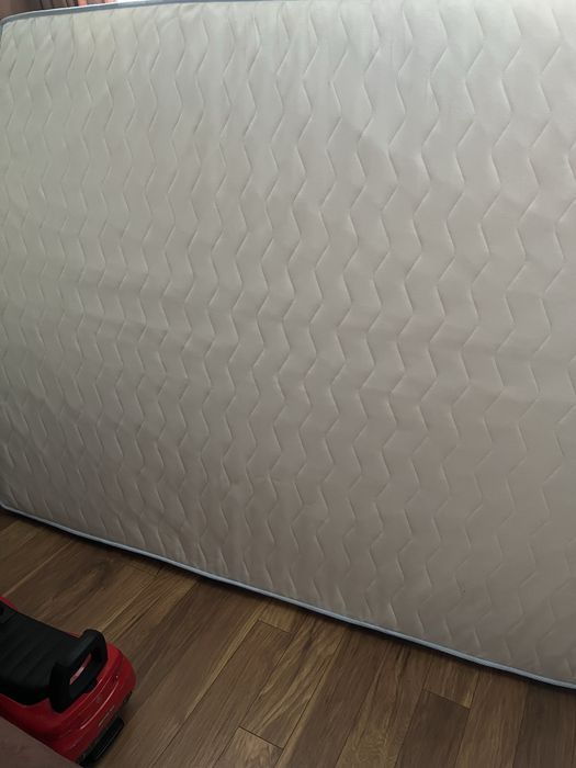 Чисто нов двулицев матрак 160/200 от пяна