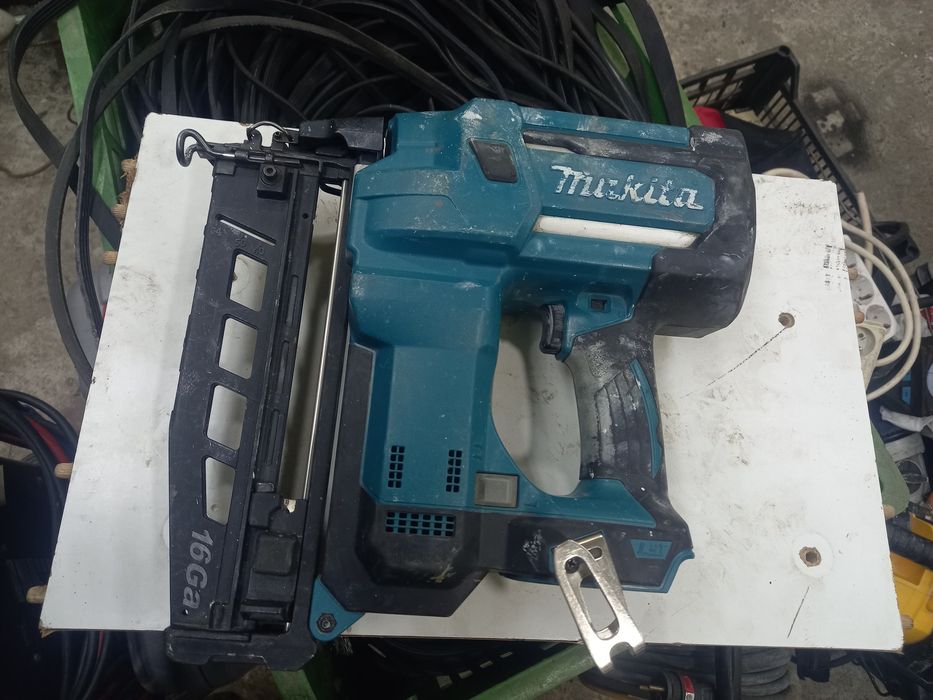 Акумулаторен такер Makita