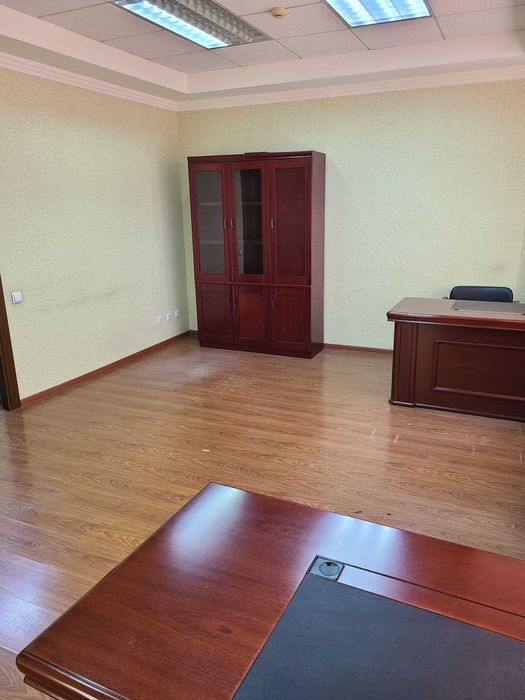 Сдам в аренду 2 этаж Бизнес центр, 175м2 на ул Абдулла Каххара, Бобура