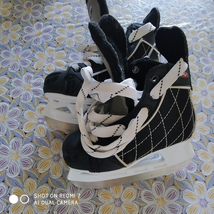 Продам коньки хоккейные детские