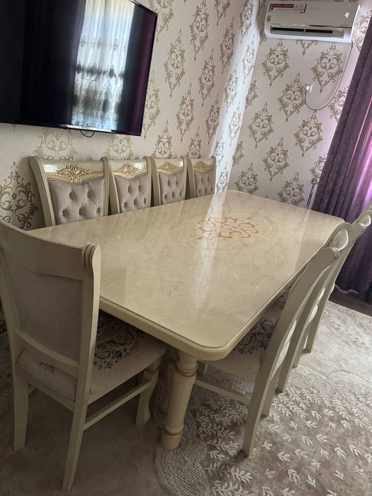 Продаётся стол стулья