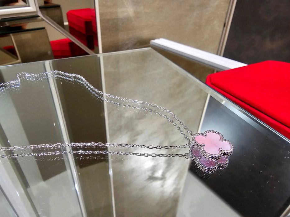 Van Cleef & Arpels VCA Silver Pink Opal Alhambra Clover Дамско Колие