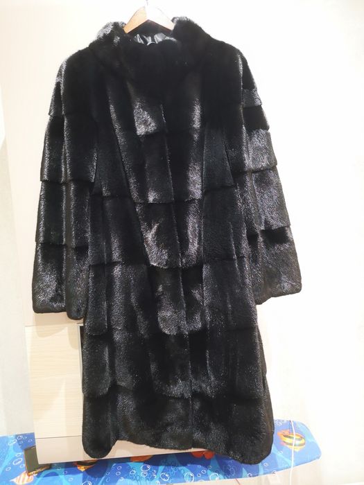 Продам норковую шубу Blackglama