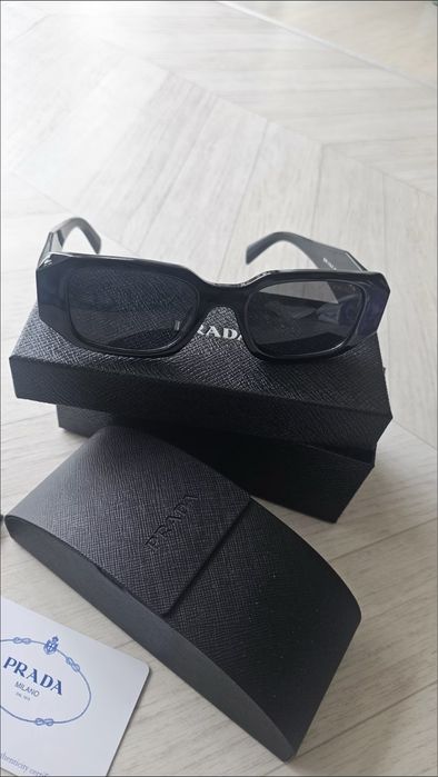 Очки Prada.      .