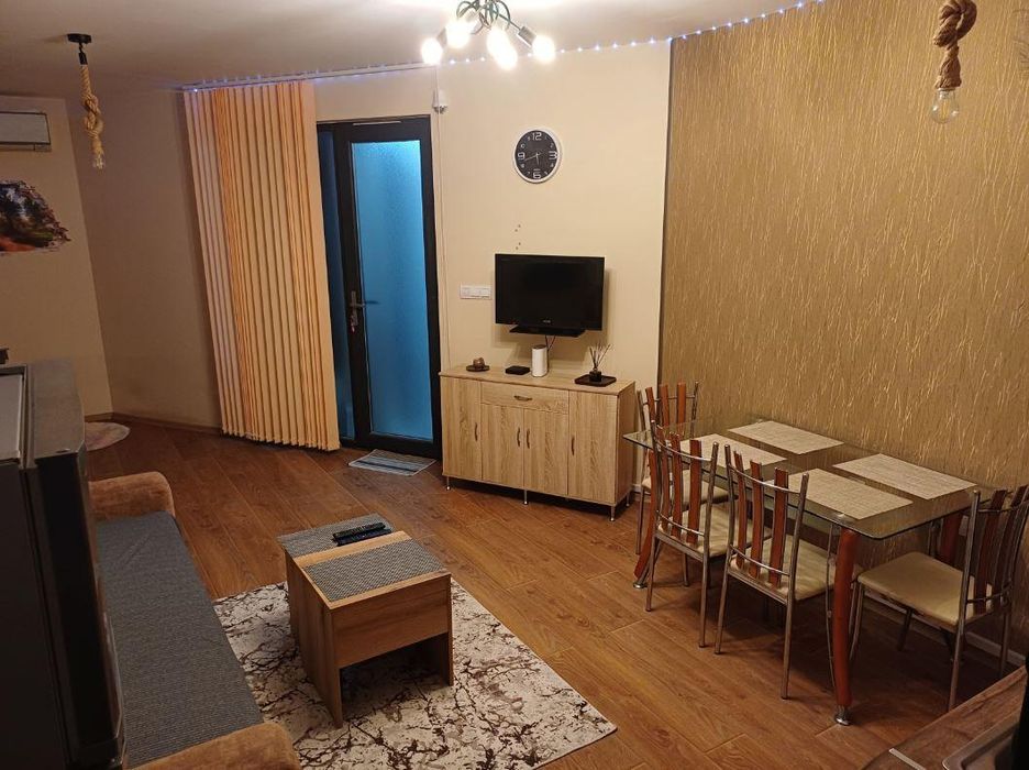 Дава се под наем Двустаен апартамент в Варна, м-т Траката - 60 кв.м за 500 € - Снимка #2