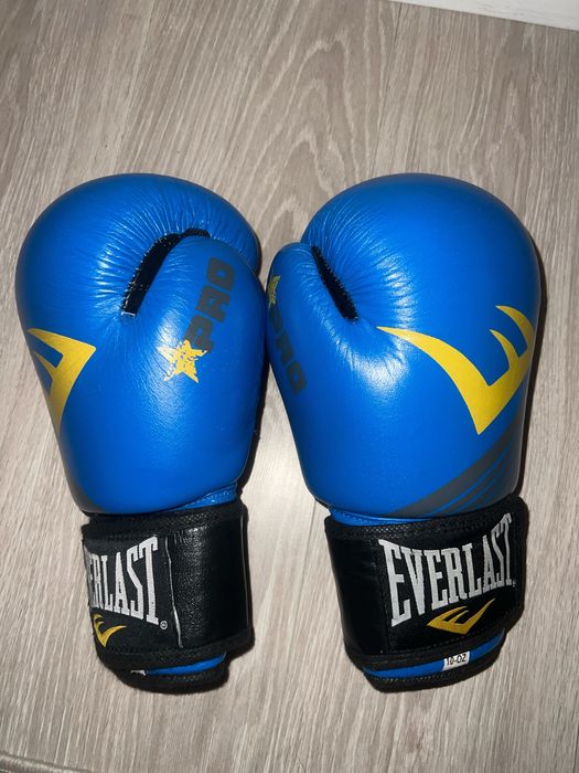 Боксерские перчатки