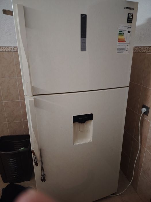 Холодильник продаётся