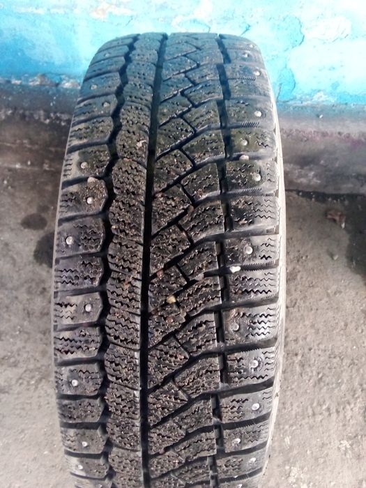 Продам резину viatti 195/65/R15