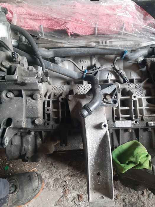 Двигател BMW редови шест цилиндъра бензин