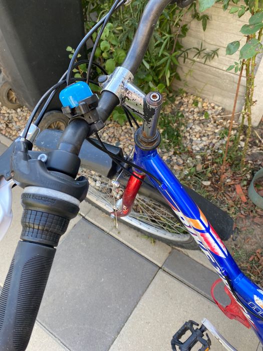 Bicicleta copii 7-12 ani + o trotinetă bonus