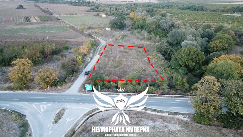 Продавам земя 3000кв.м. на първа линия след село Долнослав