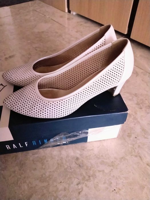 Продам новые белые туфли, Caprice Ralf Ringer