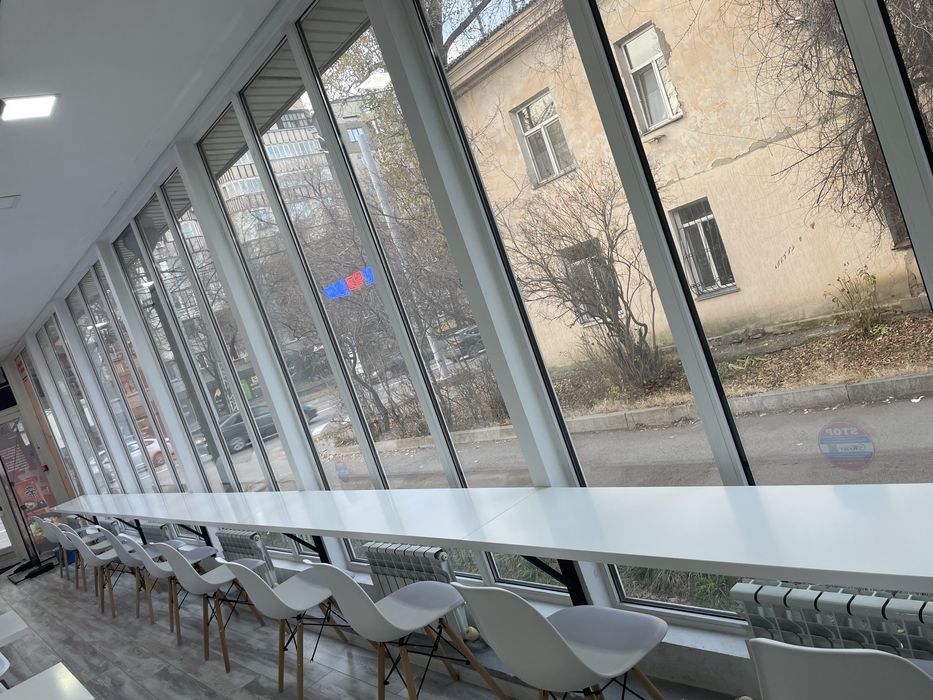 Стол со стульями