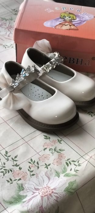 Продам детскую обувь