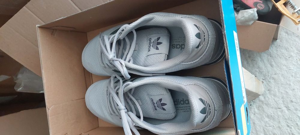 Vând incaltaminte barbati Adidas