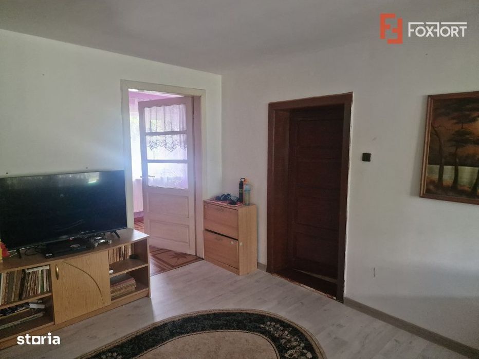 Casa individuala cu 9 camere, in Mosnita Noua, zona centrala