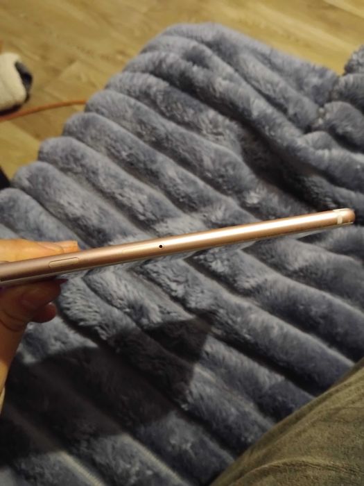 Айфон 7 плюс продавам