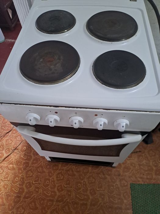 Продам электроплиту Наnsa