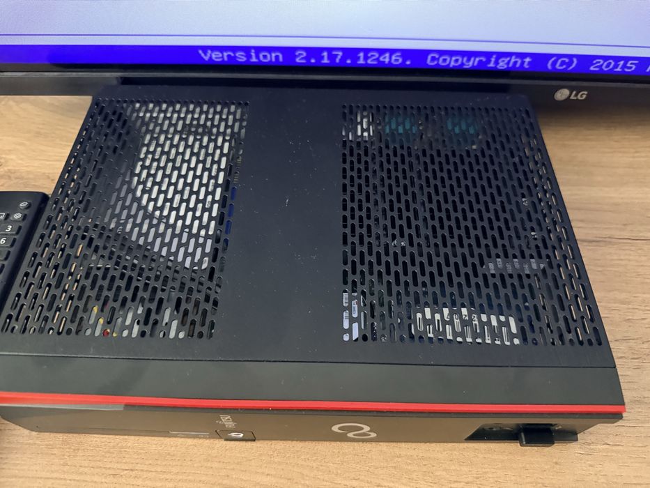 Малък компютър Fujitsu Futro S930