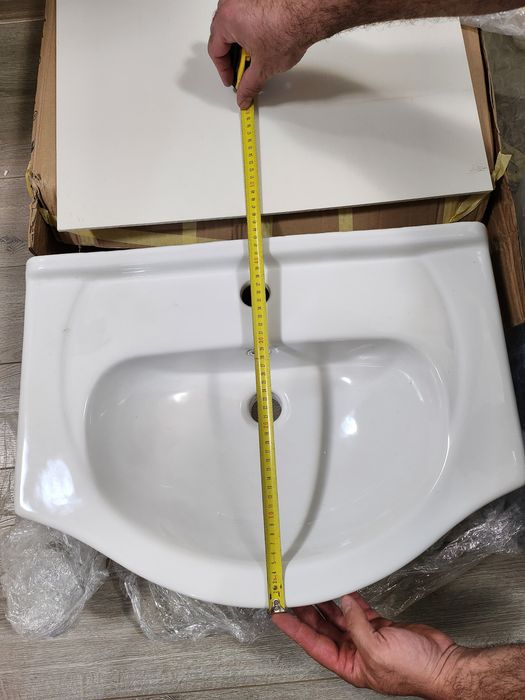 Фаянсова мивка за баня