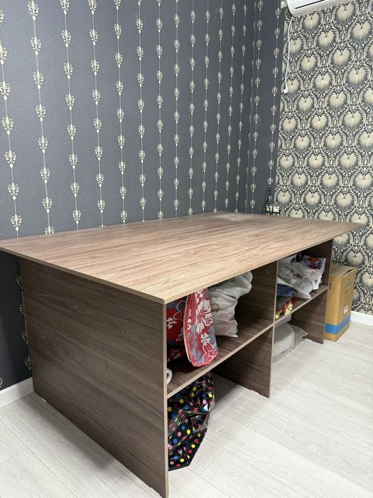 Огромный стол для раскройки