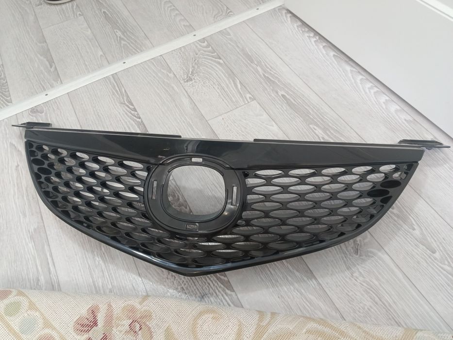 Решетка радиатора Mazda 3 / Mazda Axela