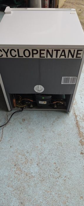 Frigider mini-bar Heinner HMB-N45F+, Termostat ajustabil, Zgomot redus, 45 l, Alb
