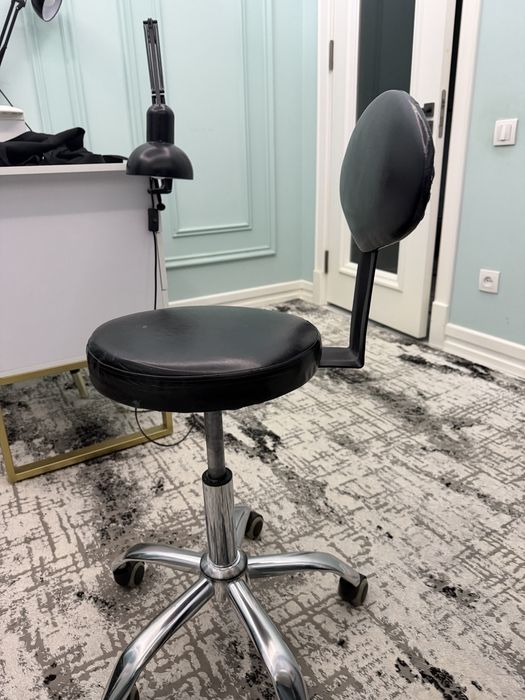 Продается стул для мастера