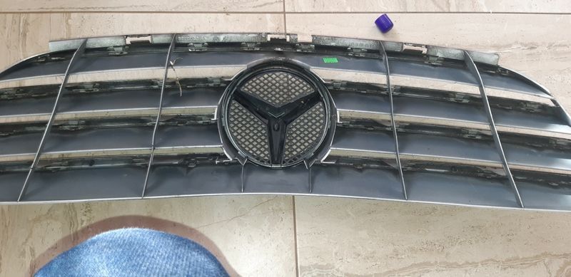 W245 решетка с емблема Мерцедес Б класа 2005-2008