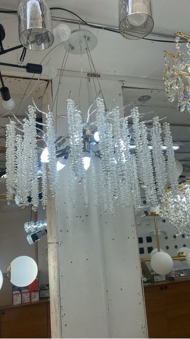 Продам люстры новые