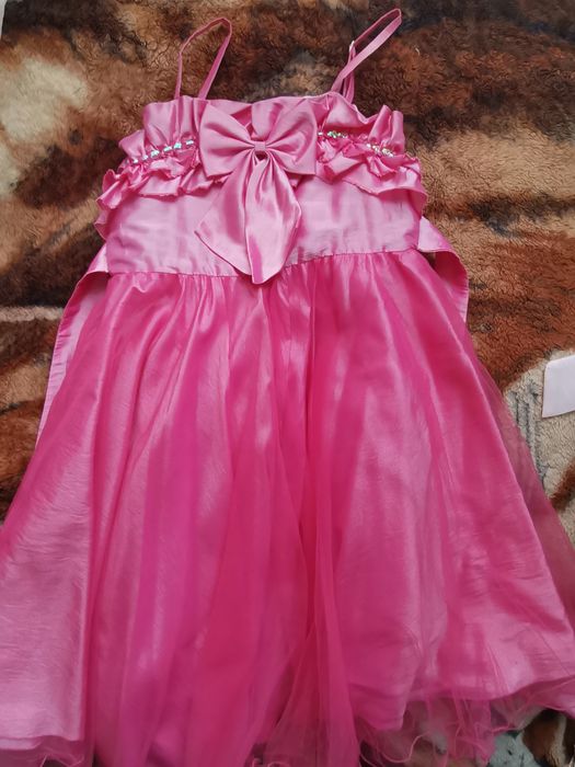 Два платья со шляпками на девочек 4-5 лет