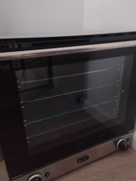 Cuptor cu Convectie Hendi H90, 4 Tavi Incluse, 2670W, Termostat 50-300°C, Timer 120 min