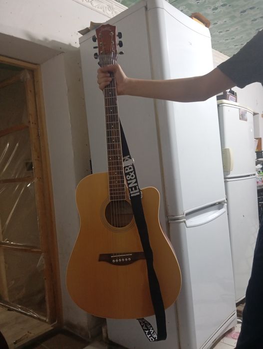 Гитара сатылады бахасы келисимли