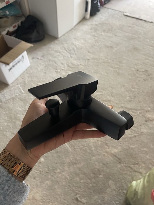 Смесител за мивка черен мат