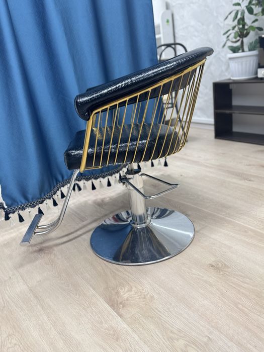 Продаю кресло парикмахнрское