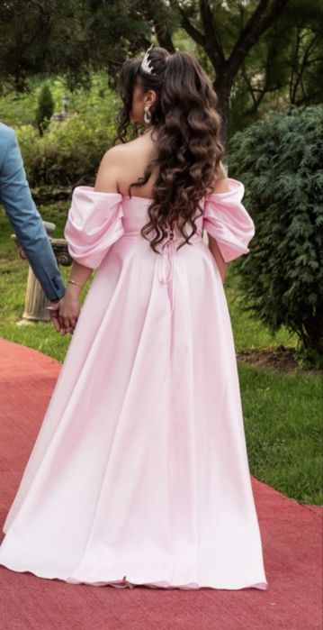 Rochie lunga cu trena.