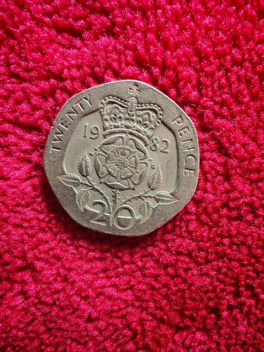 Diferite monezi pentru colecționari