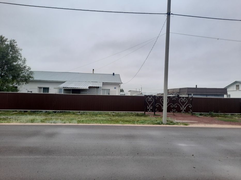 Частный дом с магазином