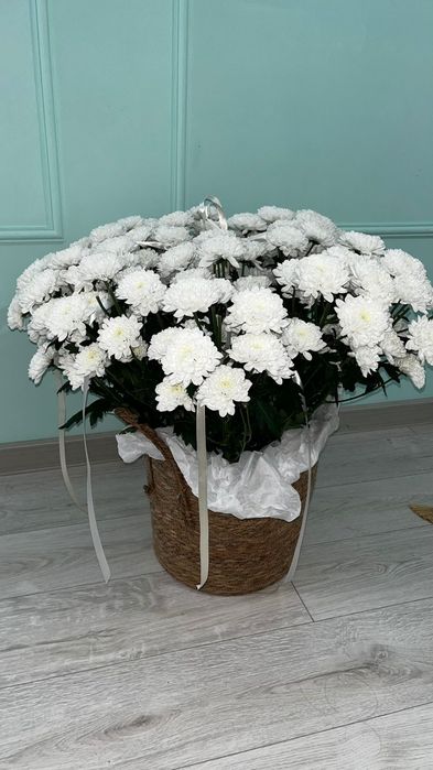 Букет цветы в корзине