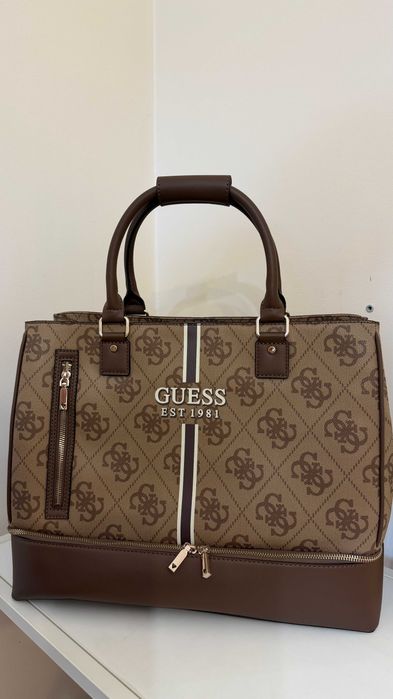Чанта дамска GUESS Kallisto -нова, пътна, с отделение за обувки
