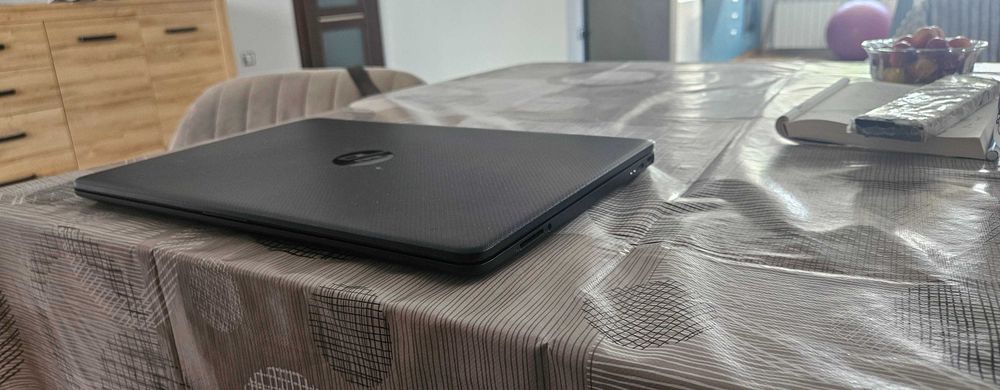 Продавам много запазен лаптоп HP, работи отлично, с оригинално зарядно.