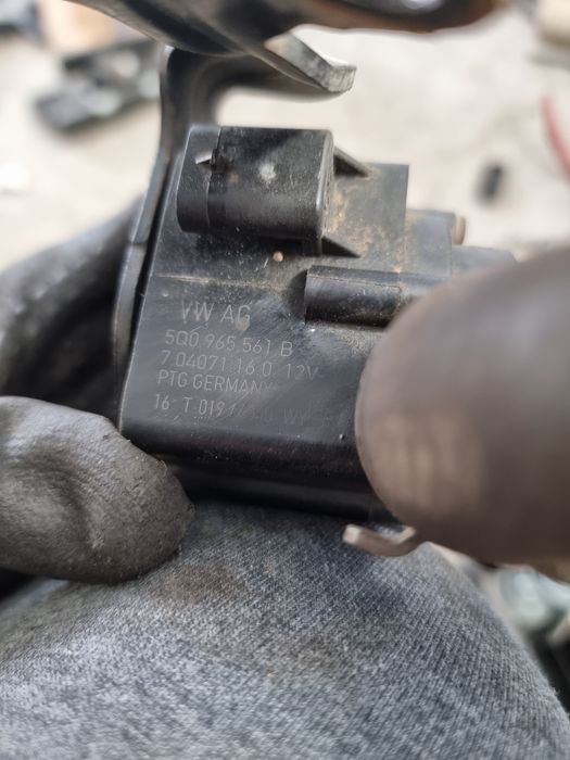 Pompa recirculare apa VAG 5G0965567 / 5Q0965561B – Golf 7, Passat B8