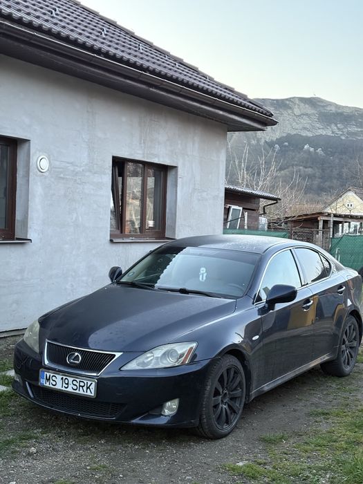Vând LEXUS IS220d