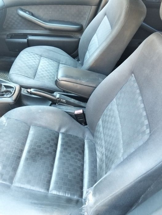 Vând Audi A6 1.9
