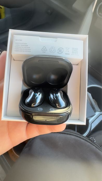 Продается наушники Samsung buds