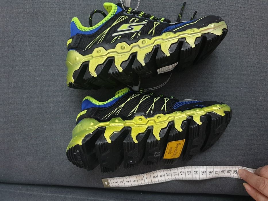 Кроссовки детские..