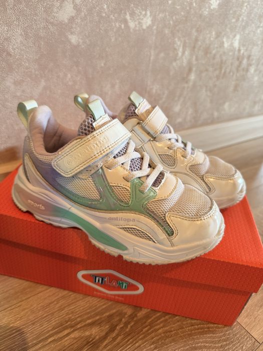 Кроссовки для девочки