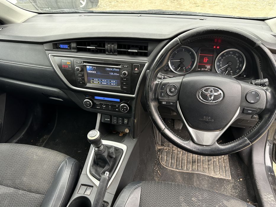 Тойота Аурис Toyota Auris 1.4 d4d 90 кс На части!