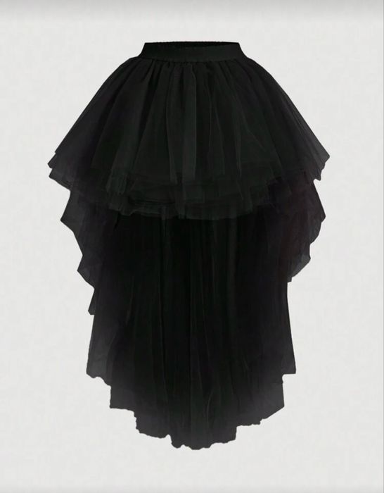 Черна тюлена пола къса отпред и по-дълга отзад на воали