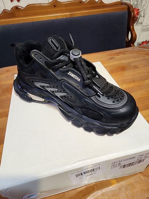 Продам кроссовки